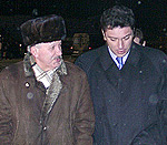 Январь 2002 года. Только что избранный народом Коми на пост главы республики Владимир Торлопов с Борисом Немцовым в Сыктывкарском аэропорту. Фото Андрея Аксеновского.